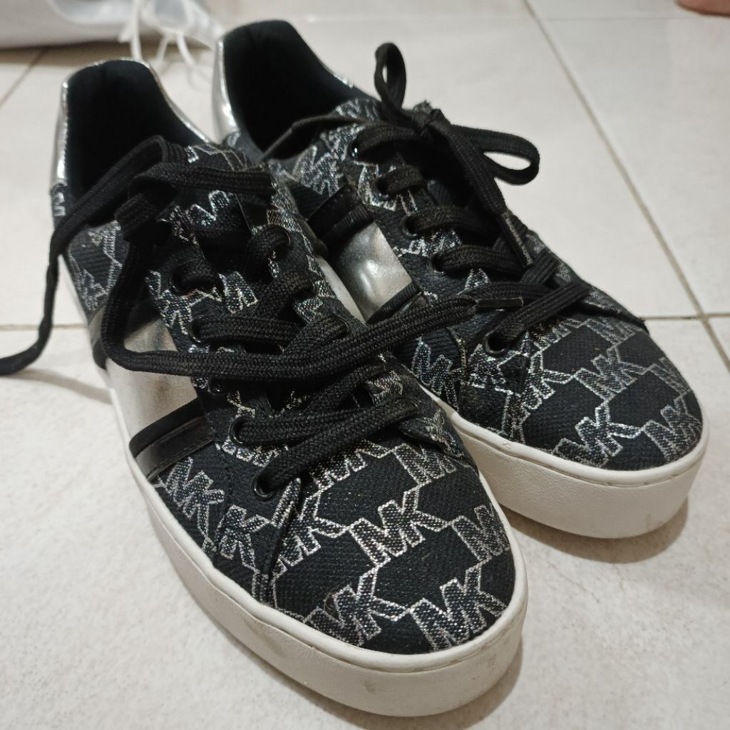 PRELOVED SEPATU MICHAEL KORS