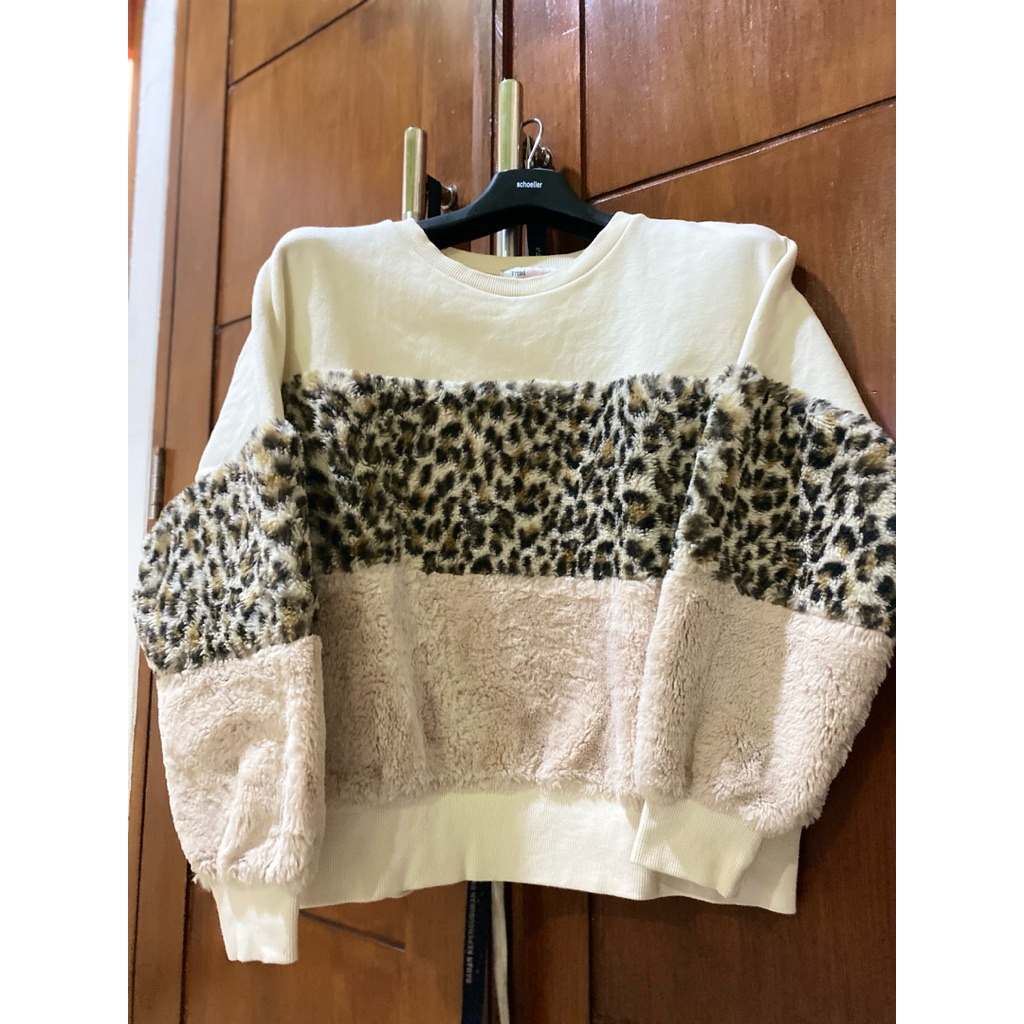PRELOVED | Sweater Wanita Faux Fur Leopard, halus lembut
