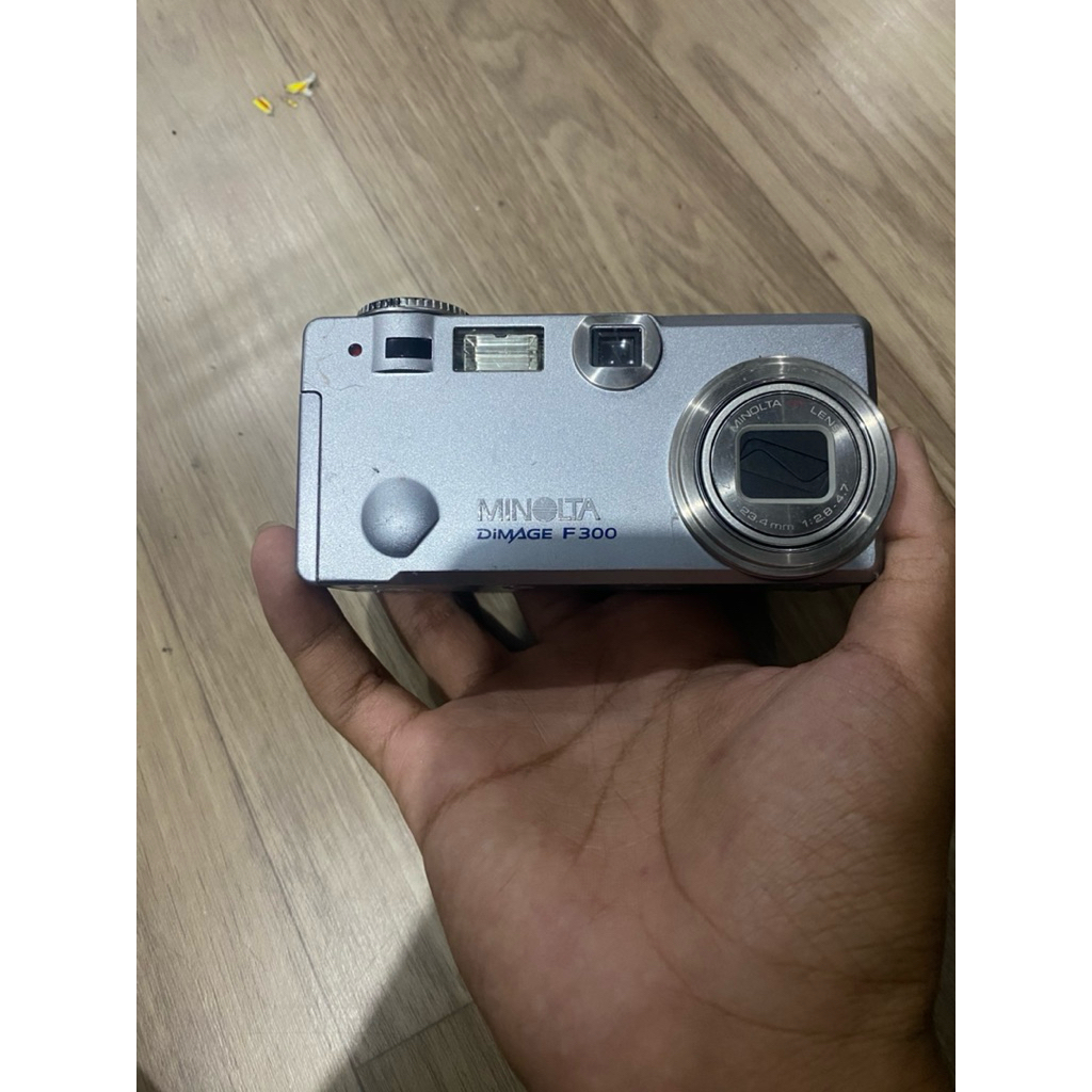 DIGICAM KONICA MINOLTA DIMAGE F300