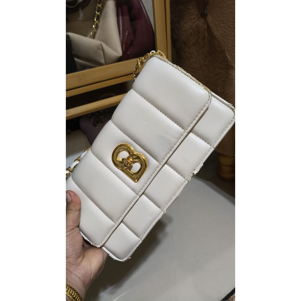 tas rusak button scraves