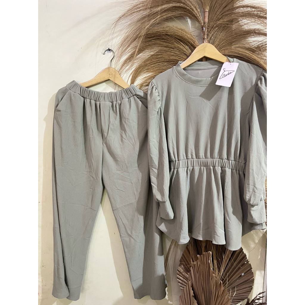 setelan celana CLARKE model peplum