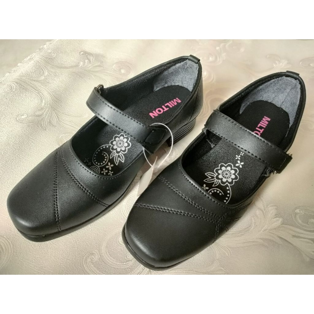sepatu milton