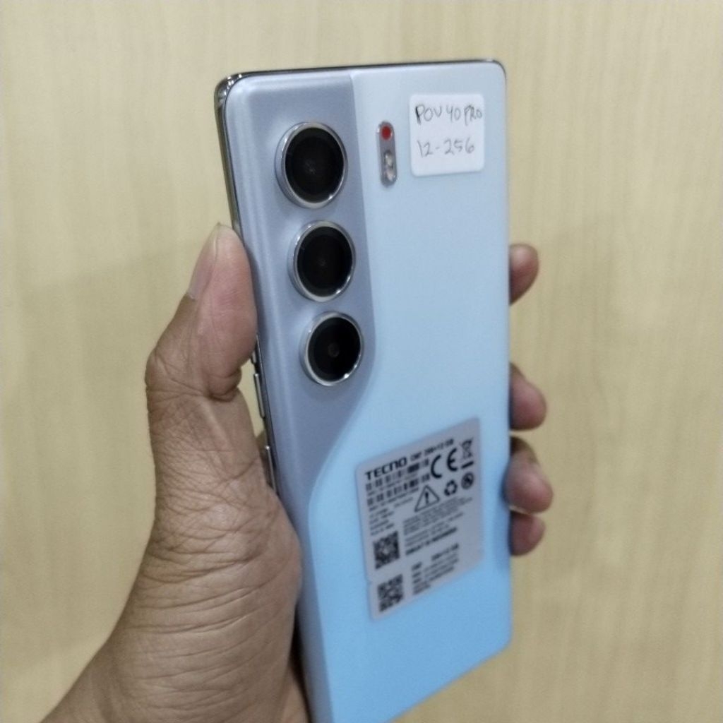 Tecno camon 40 pro 5G 12/256 like new