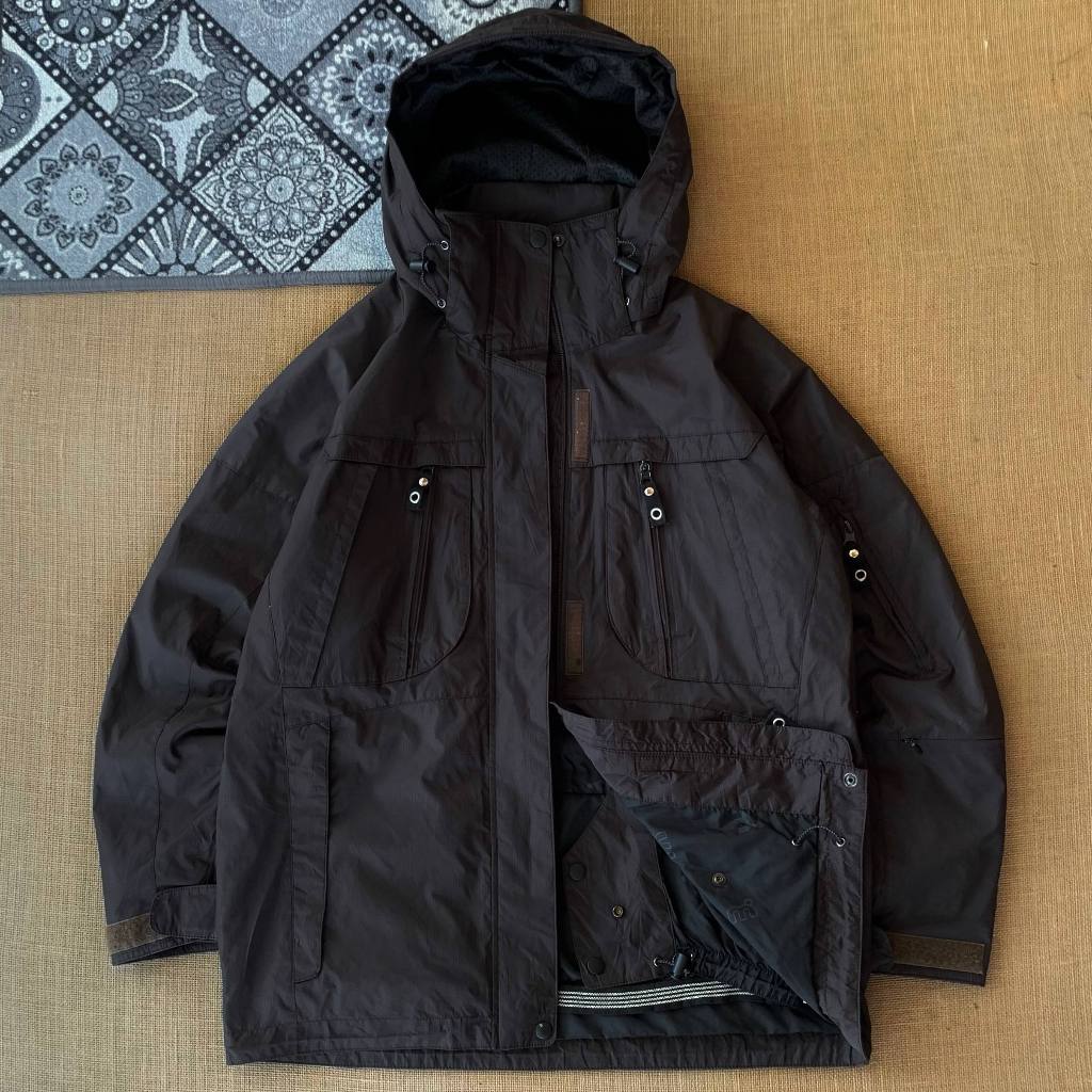 Jaket Gunung Mistral Gorpcore size L (seperti baru) anti air  100% original 091225E