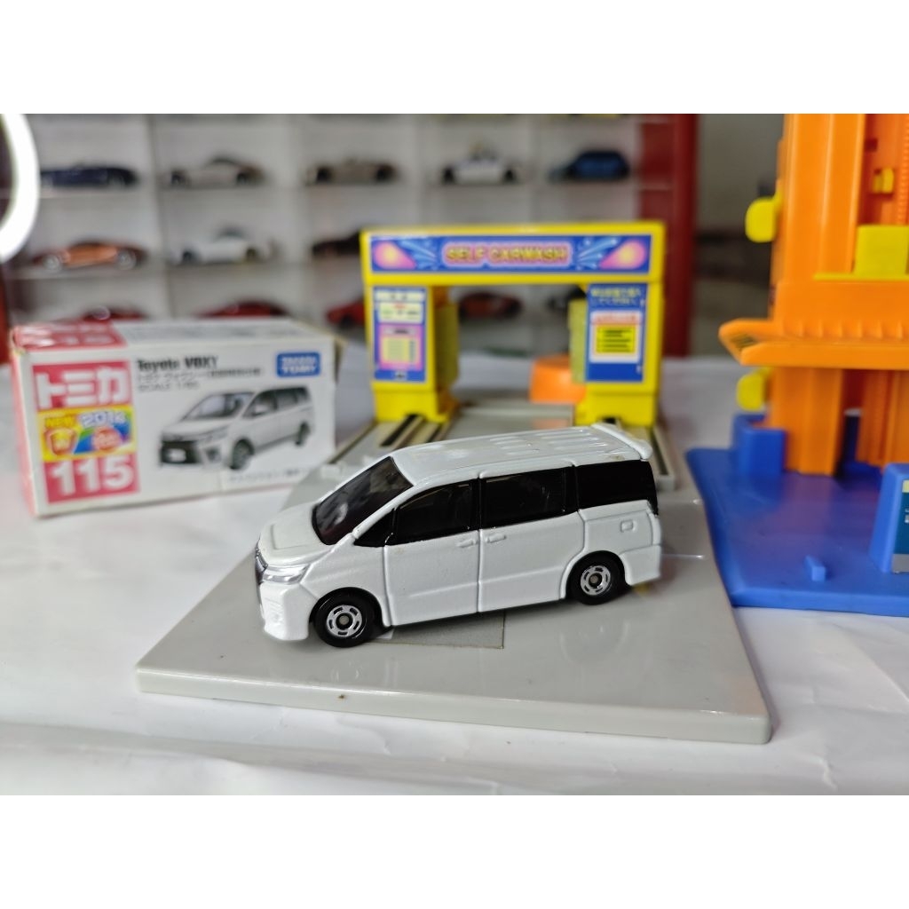 Tomica No 115 Toyota Voxy