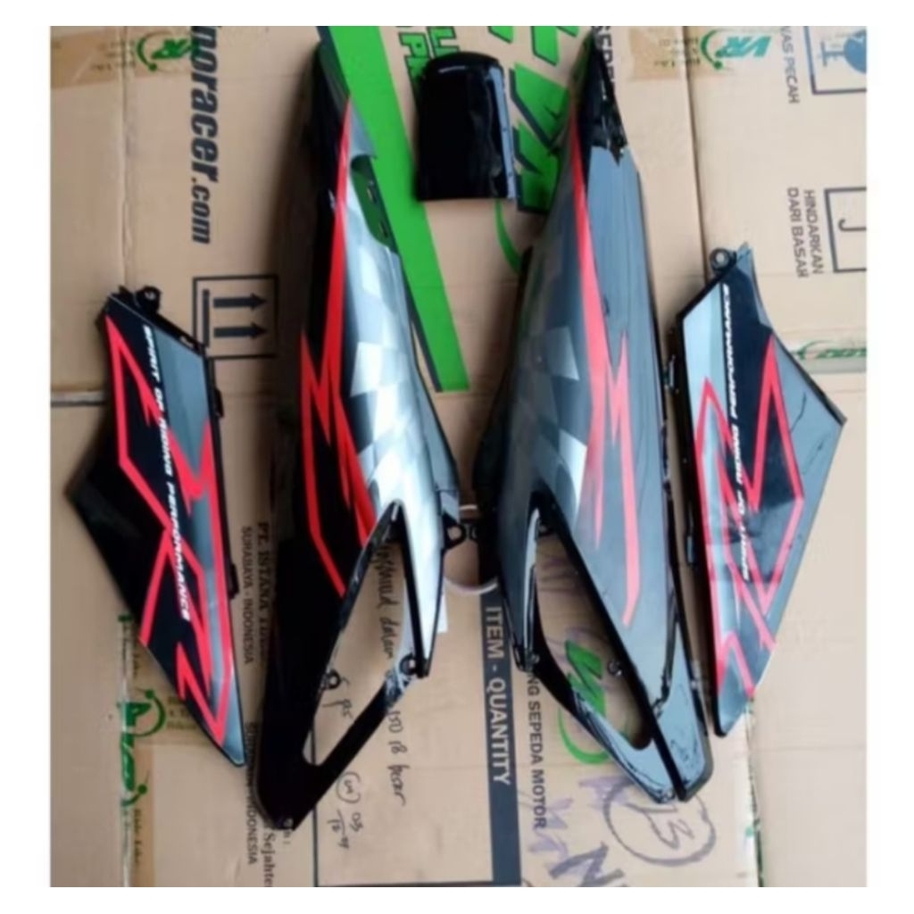 Cover body belakang honda supra x 125 merah hitam