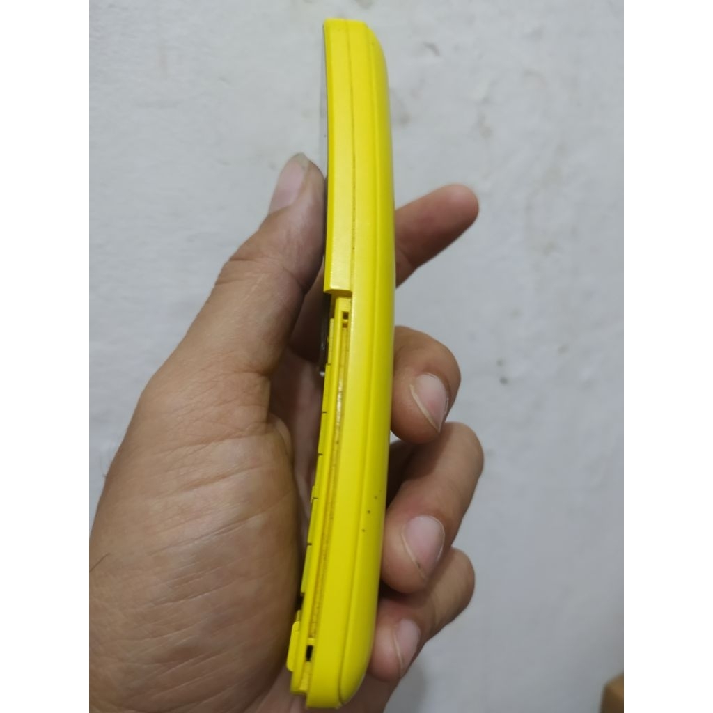 Nokia 8110 bukan ORI lumayan buat musik sama telpon masih pungsi,,