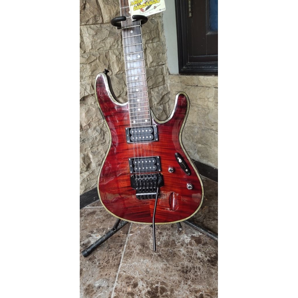 gitar model Ibanez s series red bodi tremolo up down