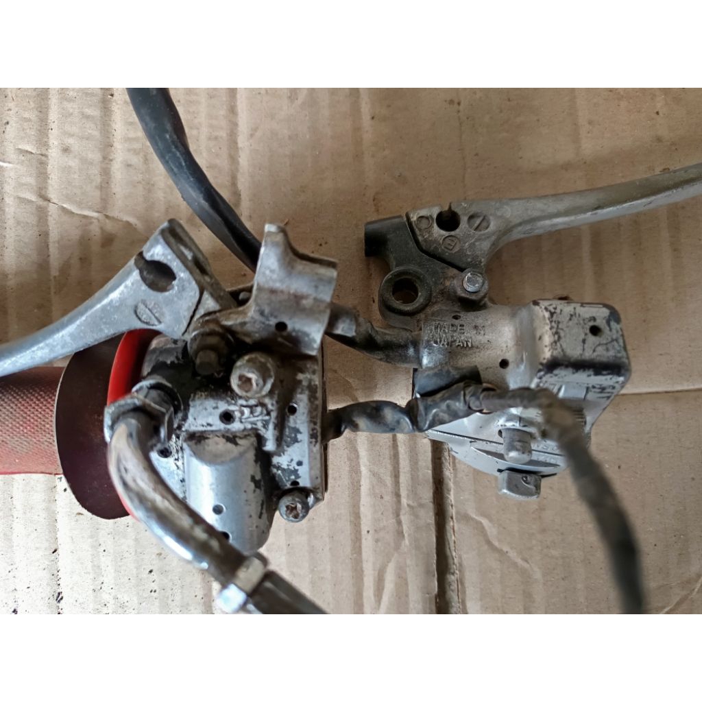 holder kanan kiri gl 100