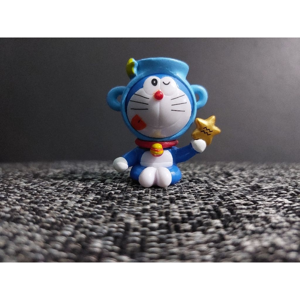 Figure Doraemon Preloved