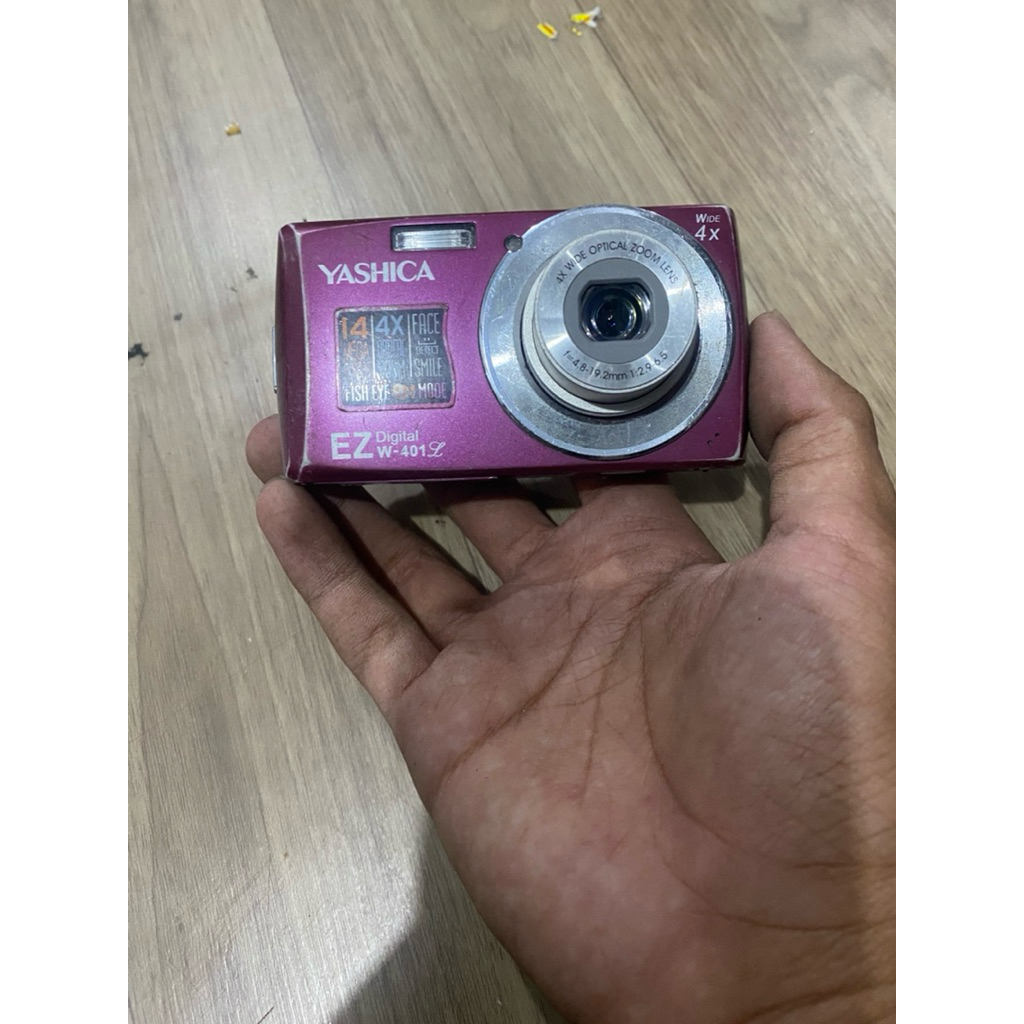DIGICAM YASHICA EZ w401