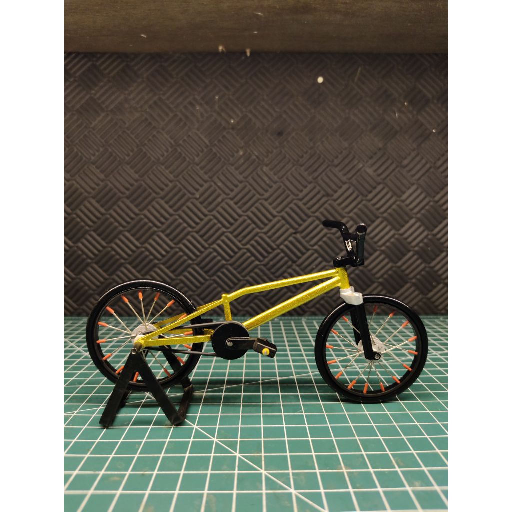 Miniatur Balap Onthel/Miniatur Sepeda BMX Geometri Intense Pro XL Skala 1:12