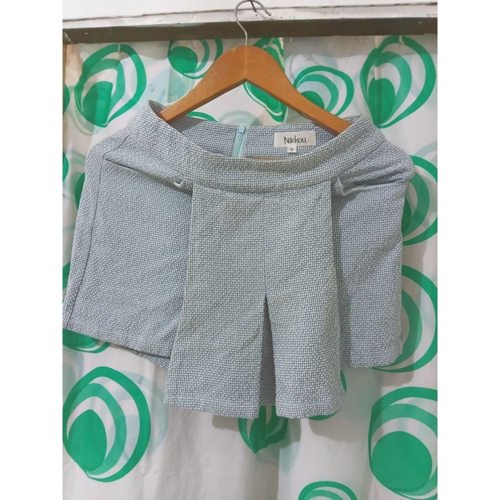 celana pendek kain wanita ( preloved )