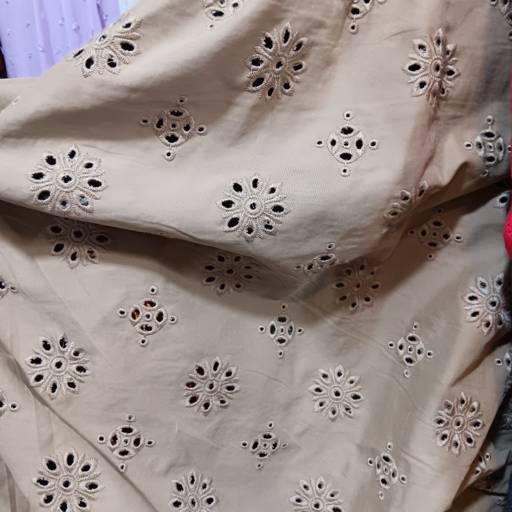 Katun BordirKain Katun Bordir Bunga Premium MeteranKatun Bordir Import Motif Elegan Bahan JahitKain 