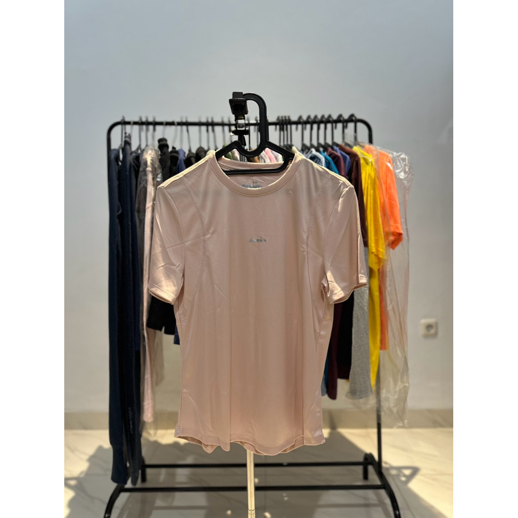 BAJU OLAHRAGA WANITA RUNNING POLYESTER DIADORA DIA MILA TSHIRT RUNNING WOMEN DIAXT240803P PINK ORIGI