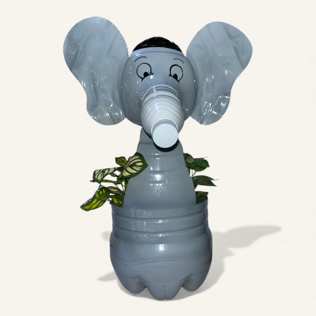 pot karakter gajah lucu dari galon