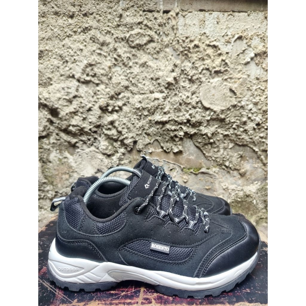 Sepatu outdoor Rosento size 44