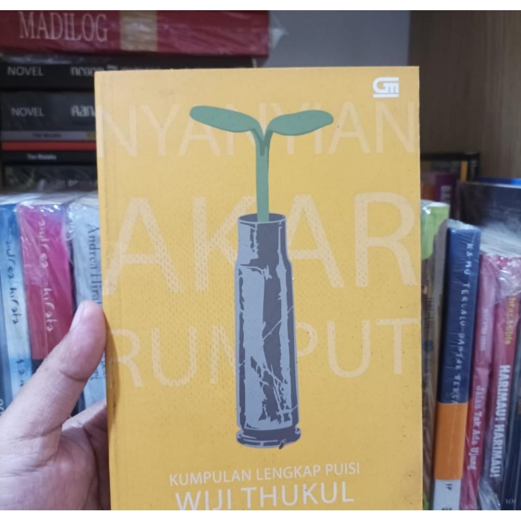 nyanyian akar rumput - wiji thukul (original segel)