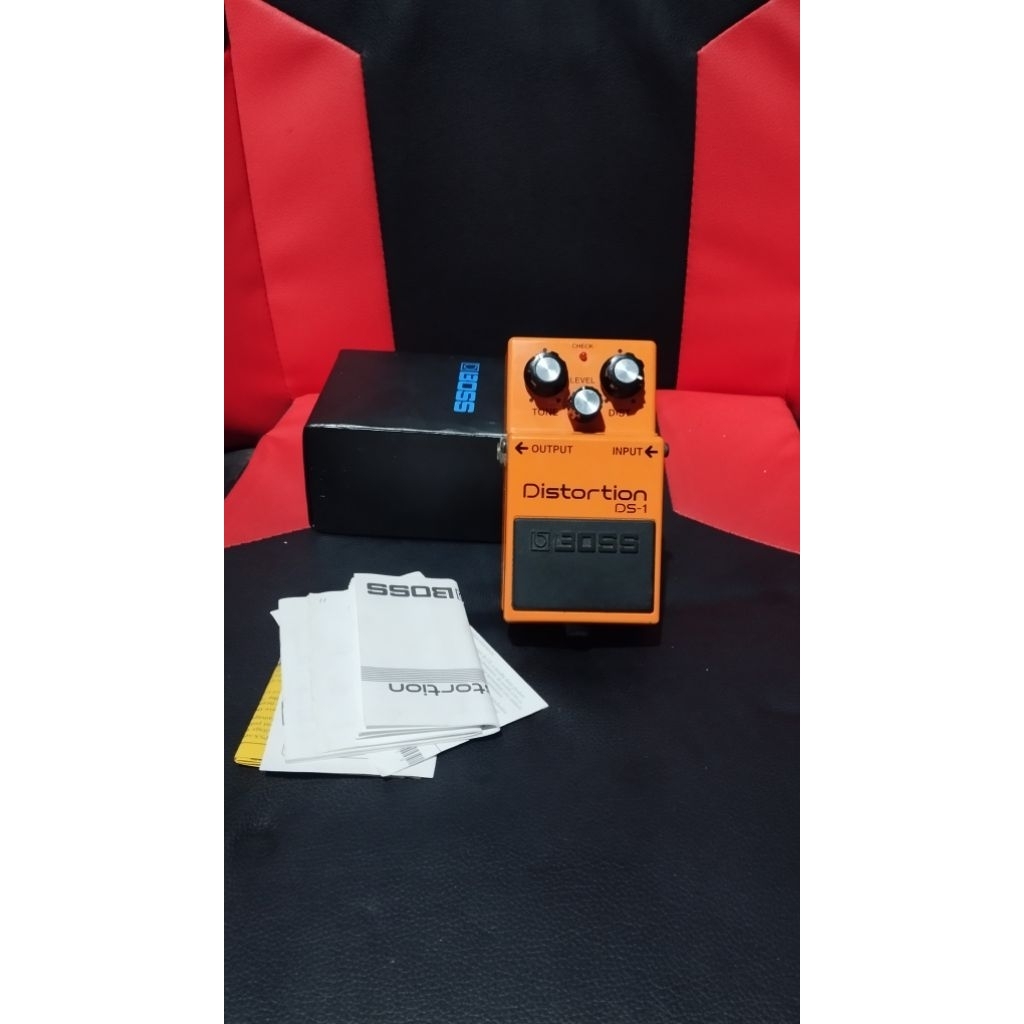 EFEK GITAR BOSS DS-1 DISTORTION