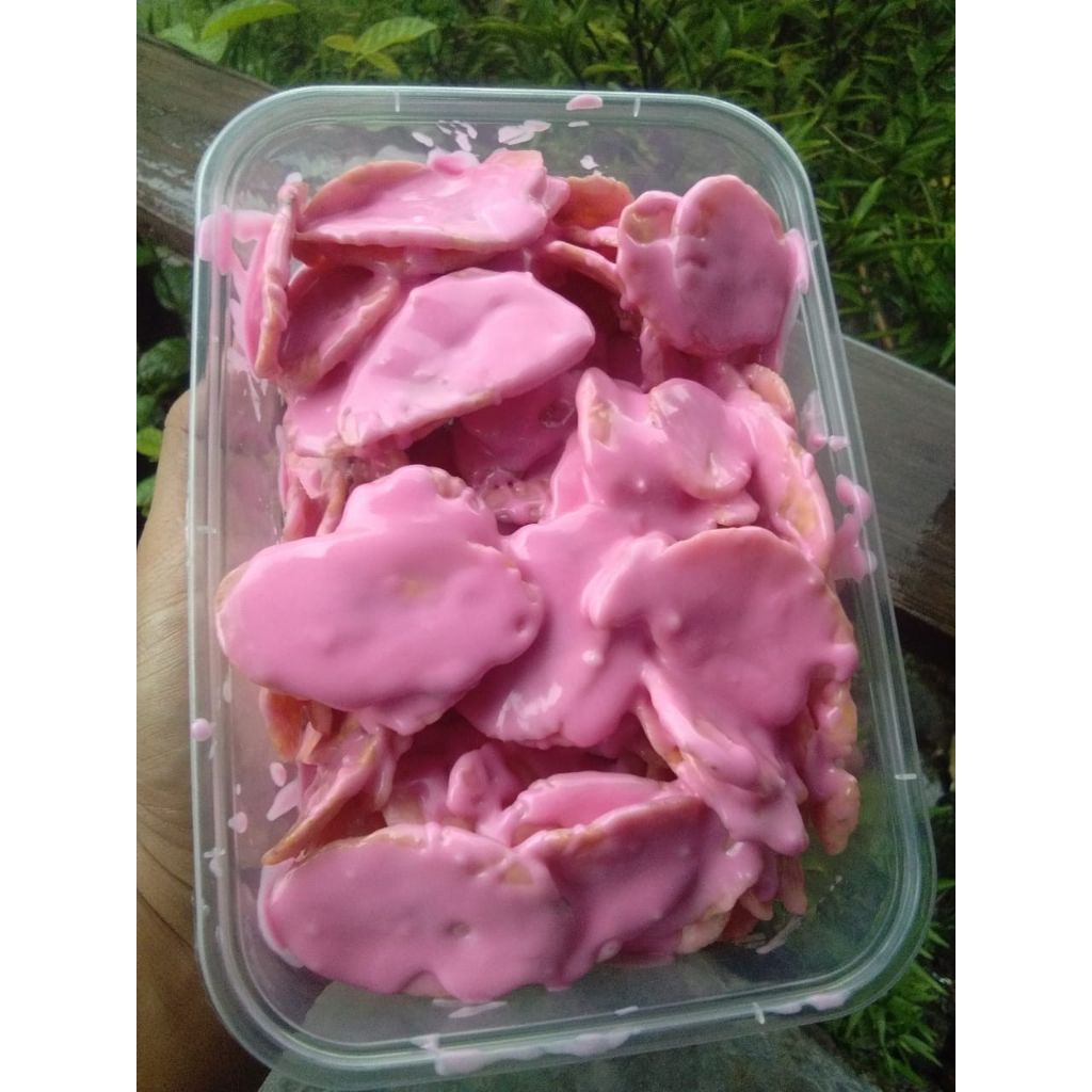 Kripik pisang Cokelat Lumer varian strawberry