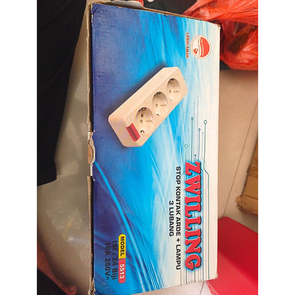Stop Kontak Arde + Lampu 3 Lubang Zwilling model 5513.