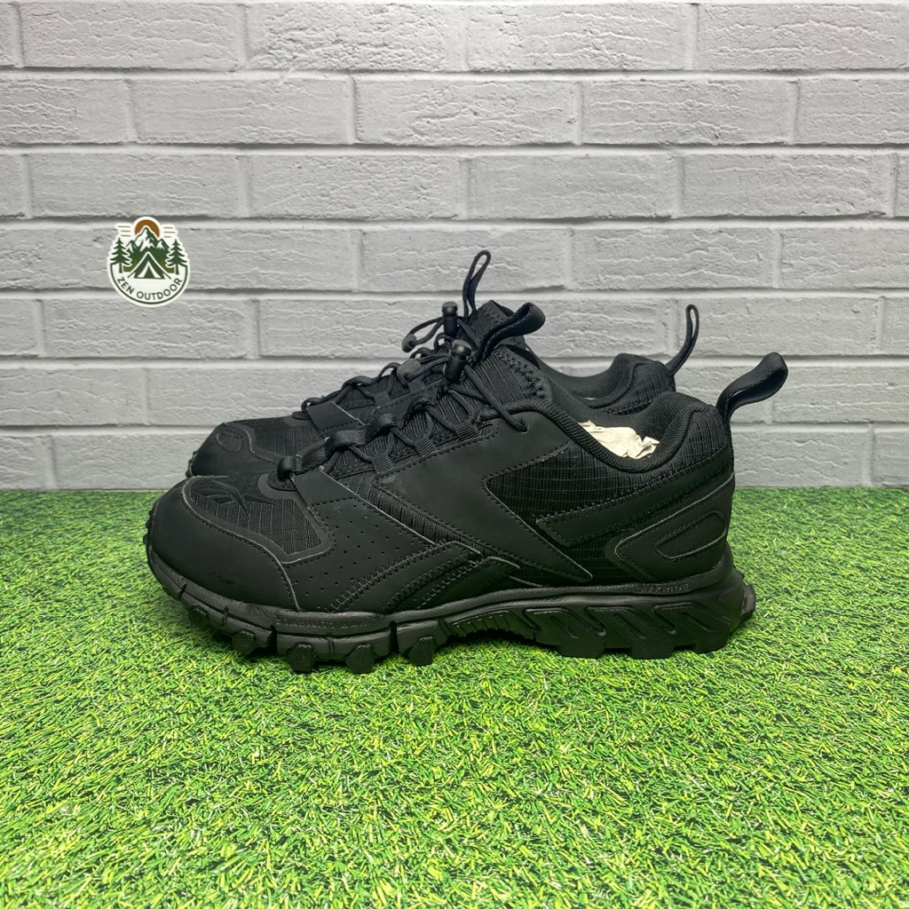 sepatu outdoor trail run reebok Dmx pert black Size 37,5