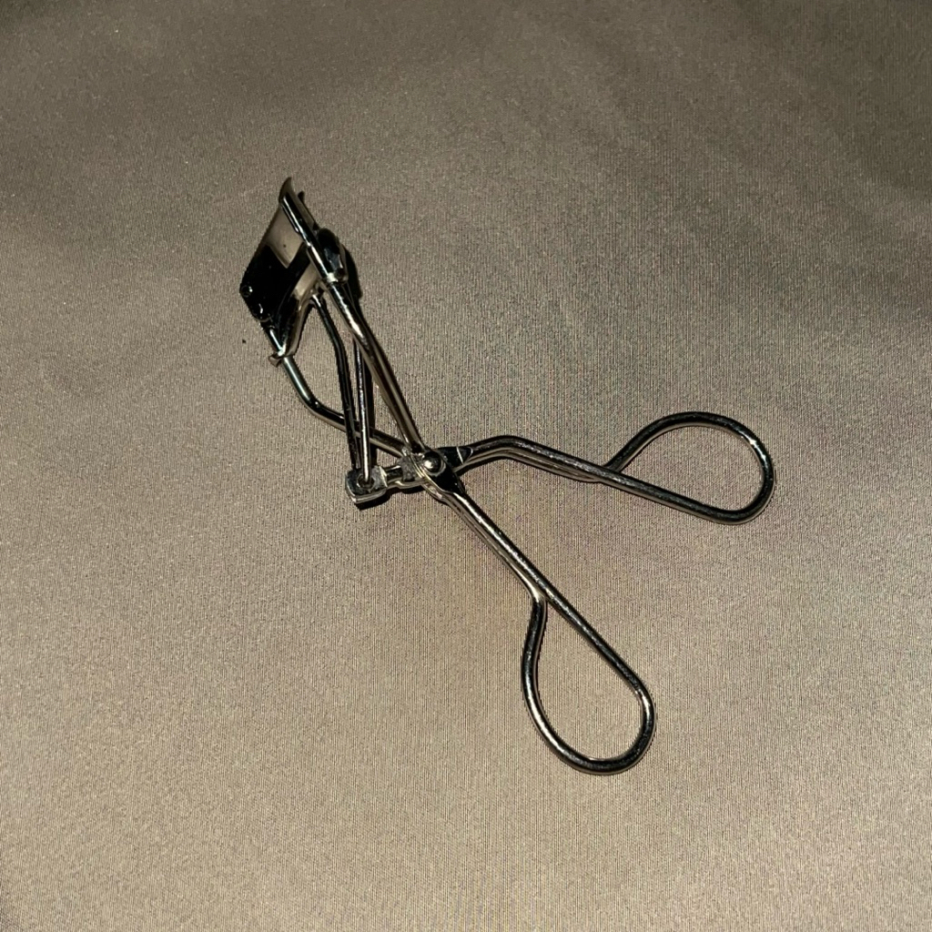 PRELOVED ROSE ALL DAY EYELASH CURLER