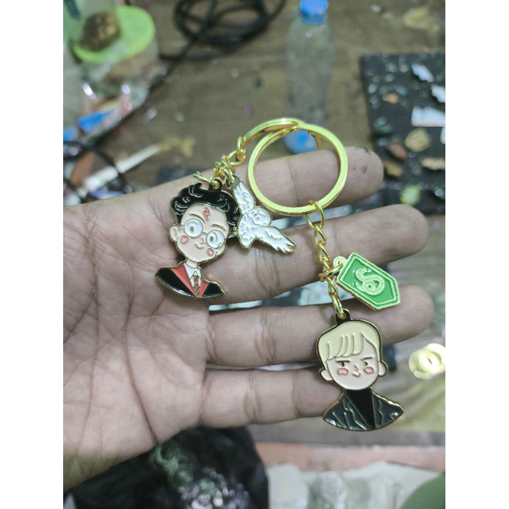 enamel pin keychan bahan kuningan etsa