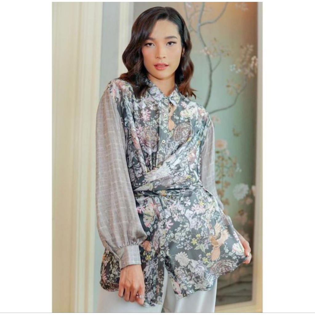 PRELOVED BENANG JARUM X RAISA WONDERFUL HARMONY WRAP SHIRT SIZE S