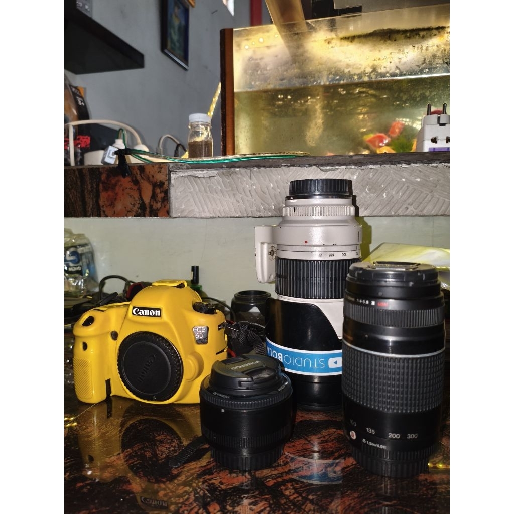 Kamera canon 6D wifiSc ±350rb

Lensa canon tele 75-300 f4-5,6 

Lensa fix Yongnuo for canon 35mm f2
