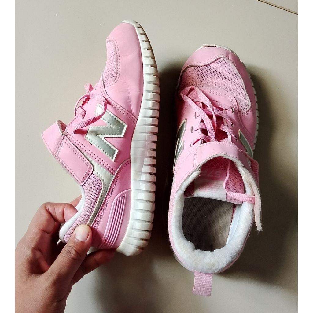 Sepatu anak NEW BALANCE ( Preloved )