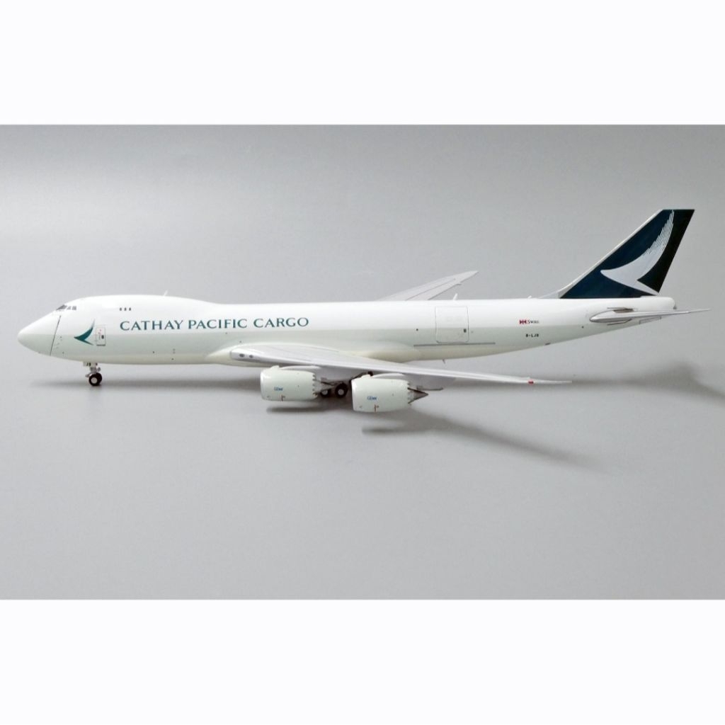 JC Wings Miniatur Pesawat 1/400 Cathay Pacific Cargo Boeing B747-8F B-LJB "Interactive Series"
