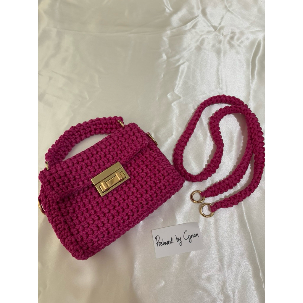 Tas rajut handmade fuschia gold hardware preloved