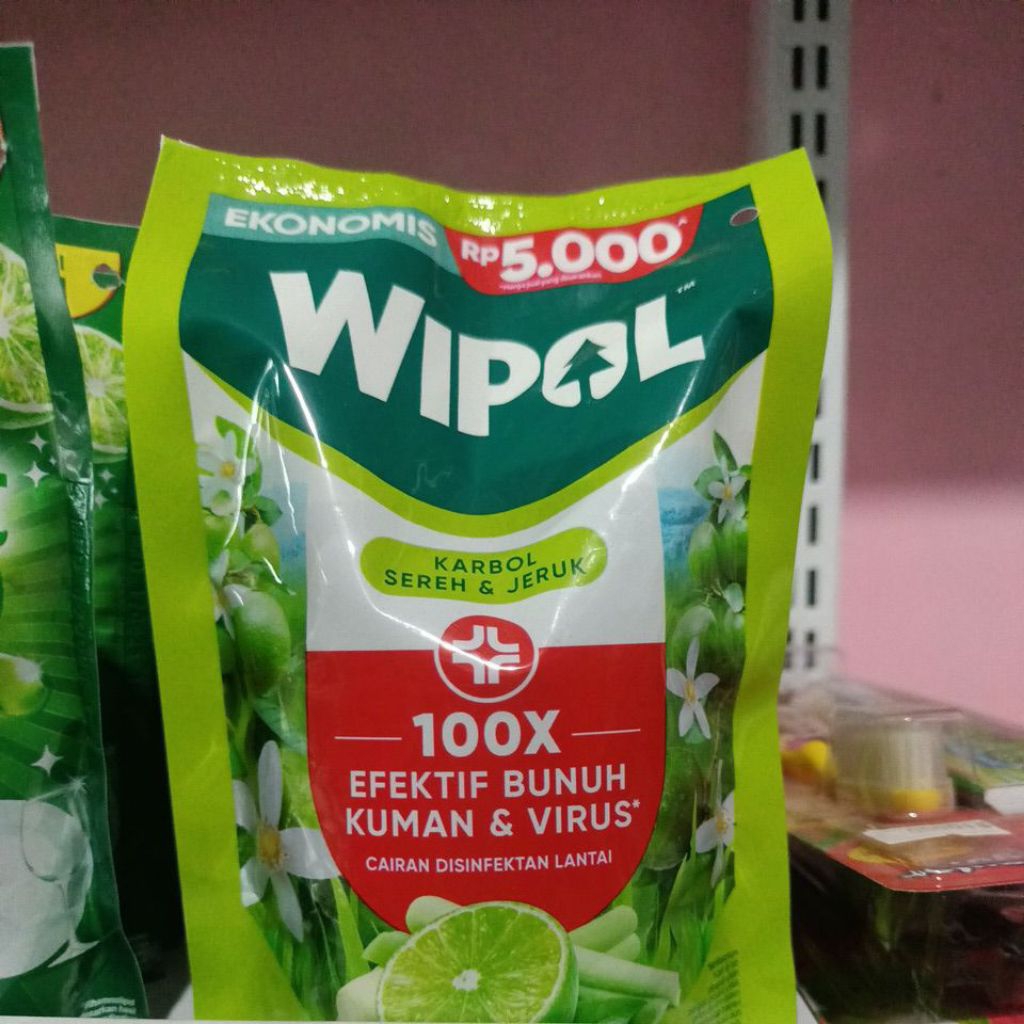 Wipol cairan disinfektan lantai
