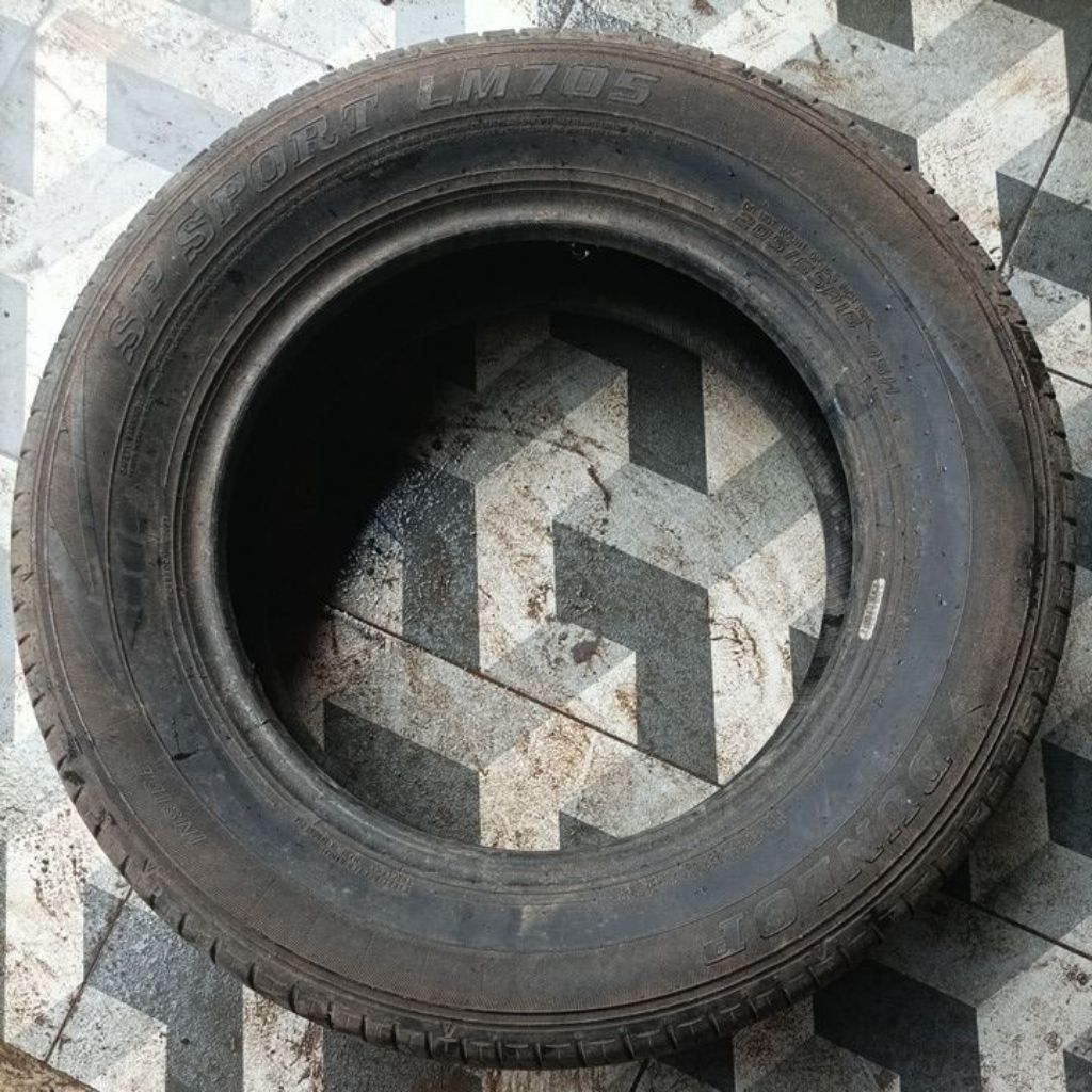 Ban dunlop LM 705 ukuran 205 65 R16 innova reborn BEKAS