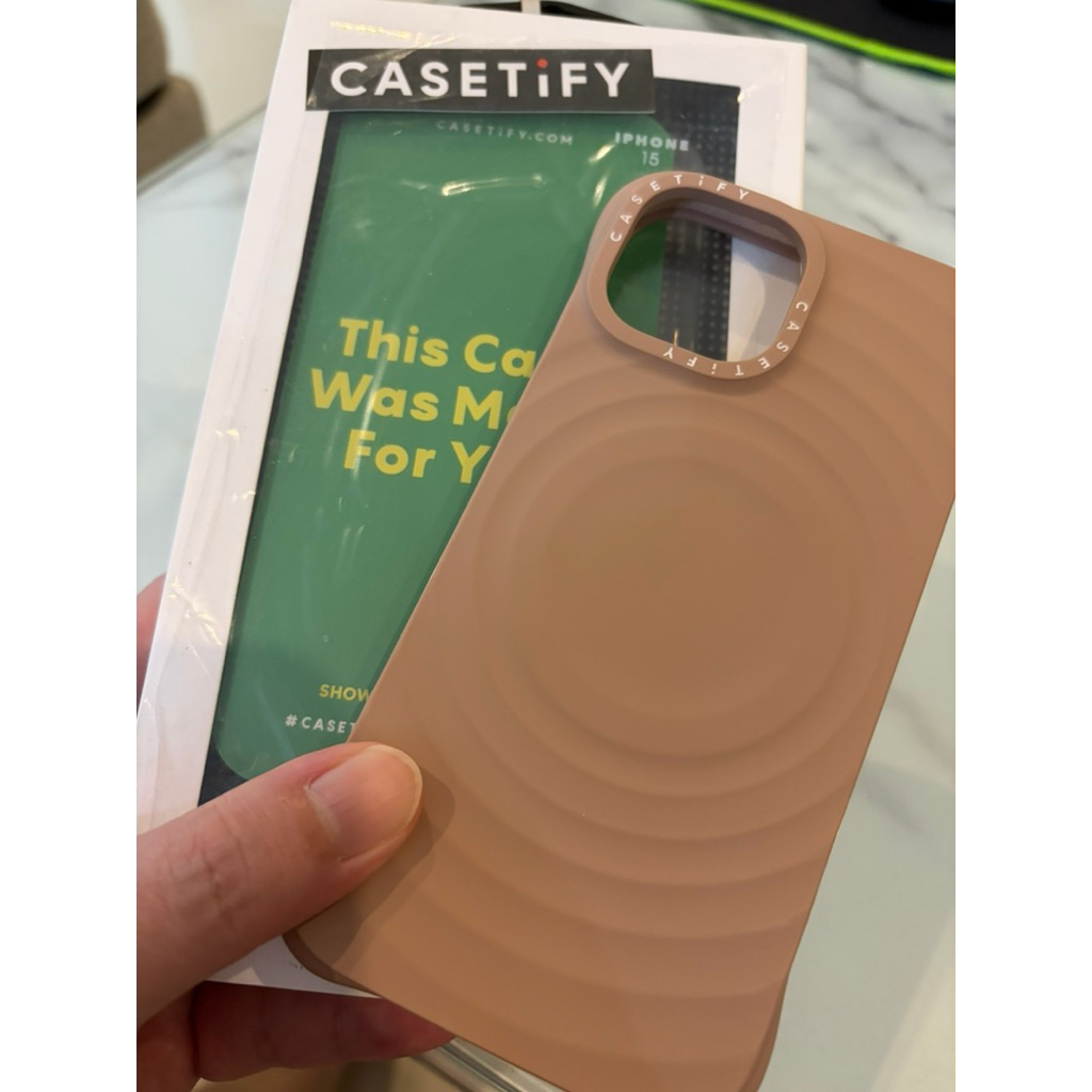 jual murah sekali Case ripple CASETIFY ORI iphone 15 brown SECOND jarang dipakai, very good conditio