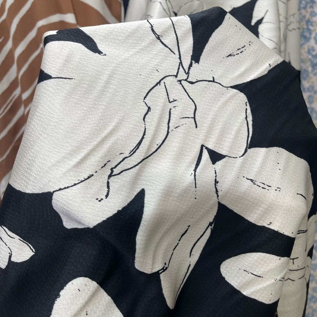 kain satin silk crinkle motif bunga premium - kain satin silk original - kain silk luxury premium lq