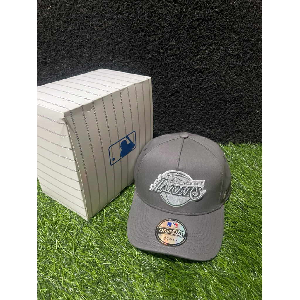 Lakers Putih Abu Bahan Abu Grey Topi Premium