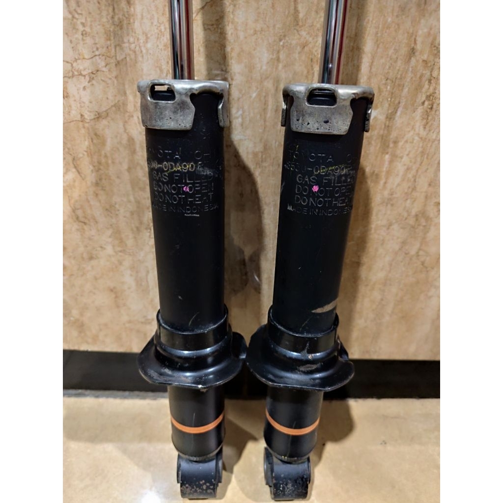 shockbreaker belakang toyota sienta