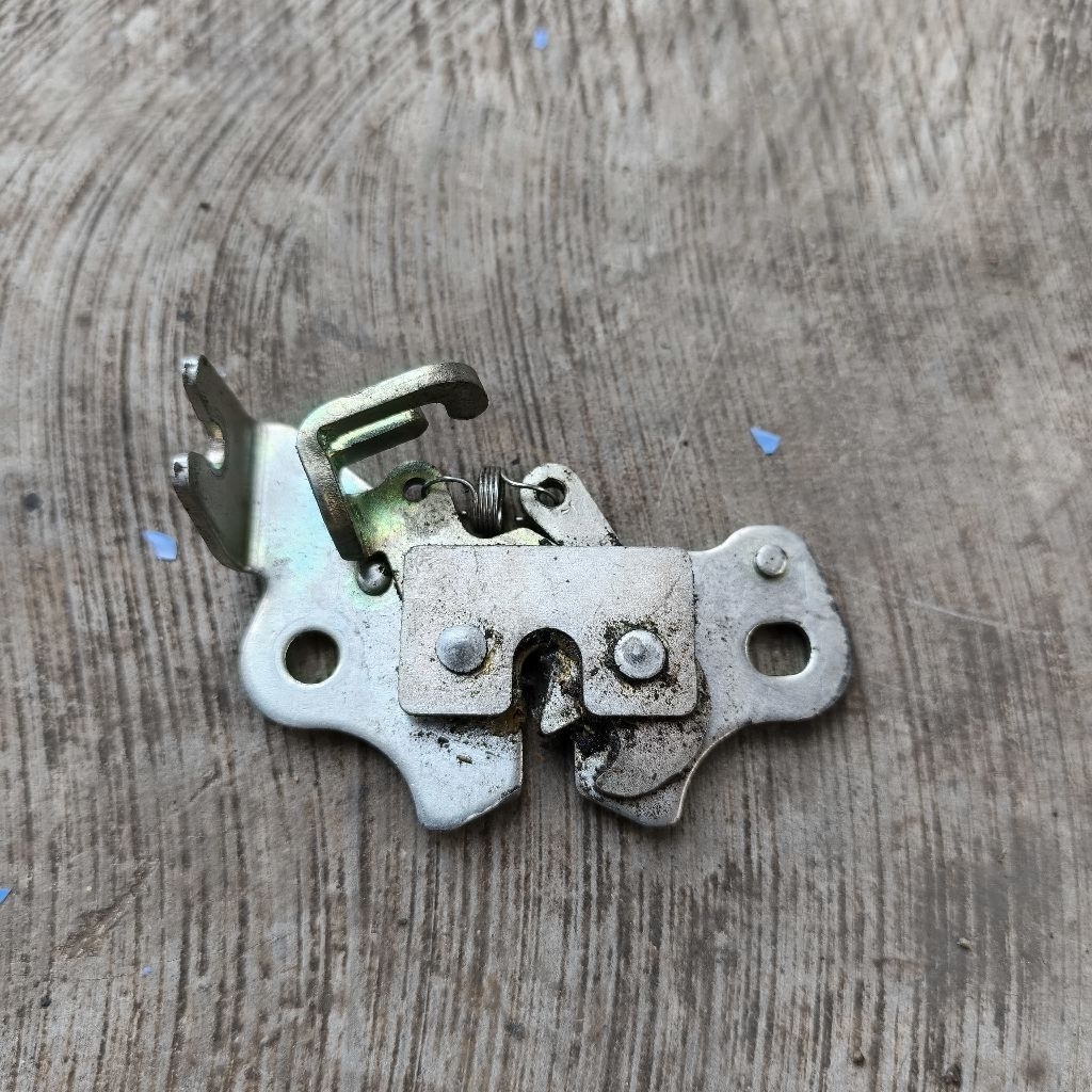 Engsel Kunci Jok Supra GTR 150 Original Copotan