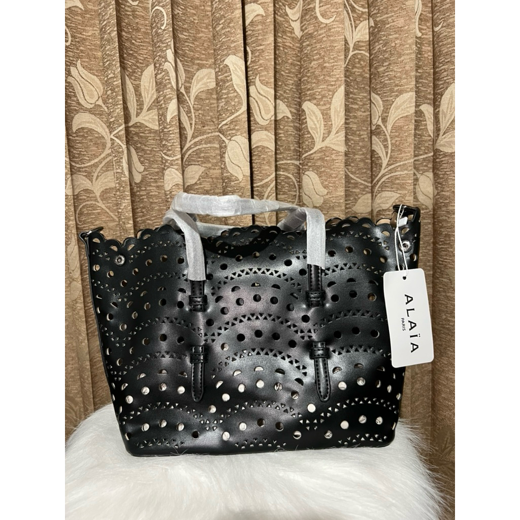 Alaia Medium Bag - Black