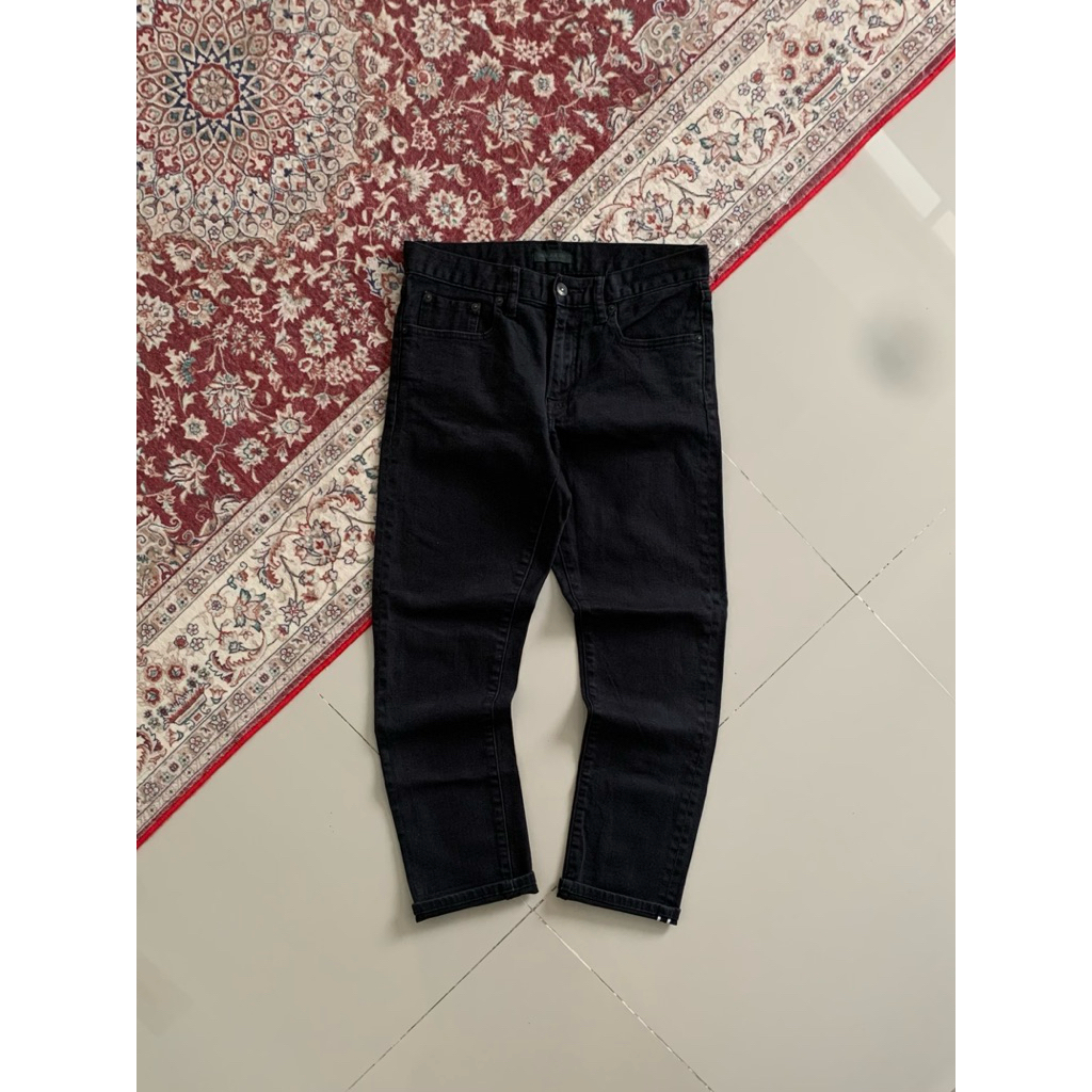Uniqlo Slim Straight Selvedge Black Jeans 30