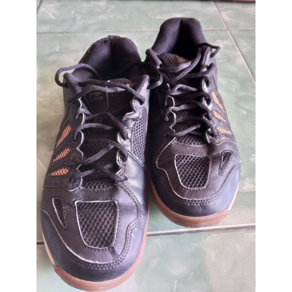 sepatu badminton lining original