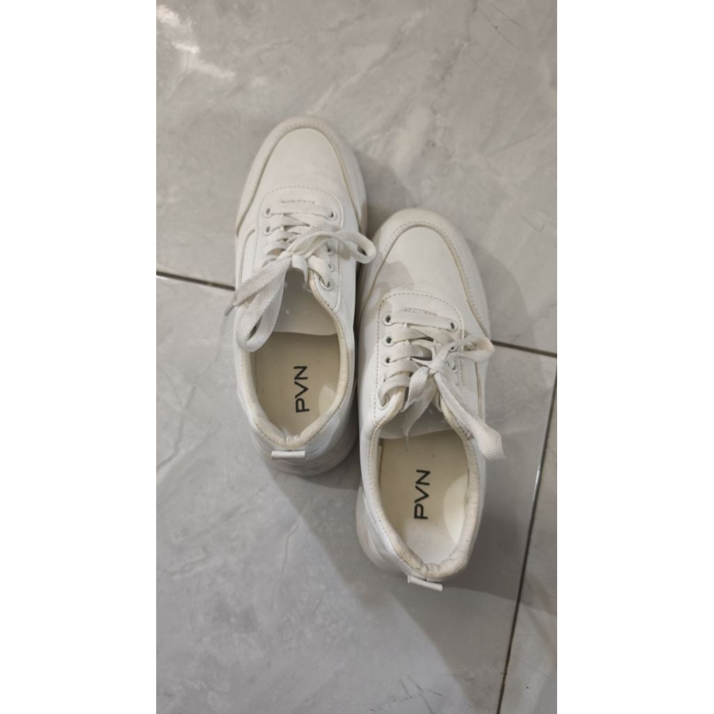 PL Sepatu Putih PVN