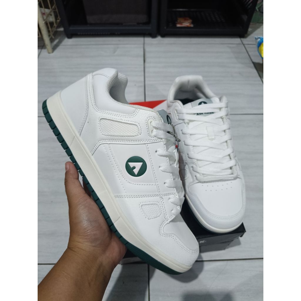 43 sports station big sale airwalk chad white