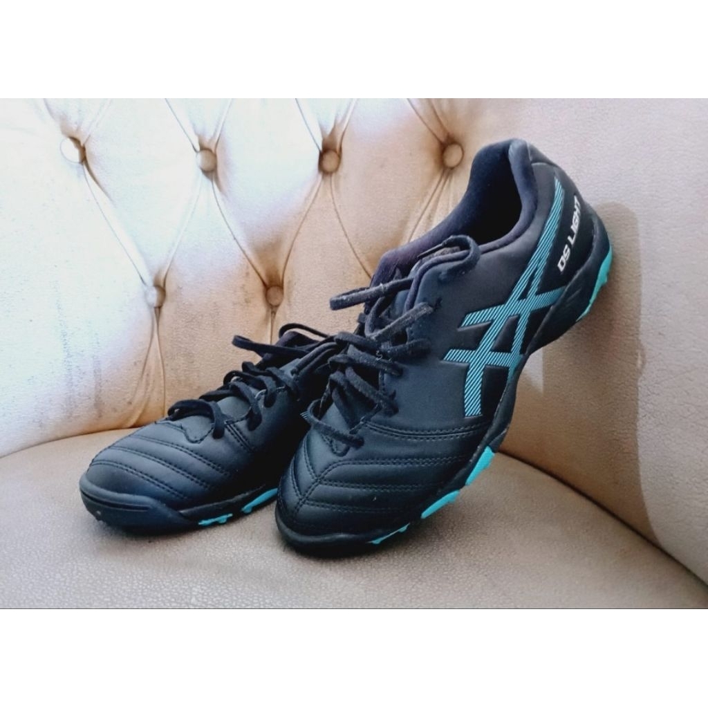Sepatu Futsal Asics DS Light
