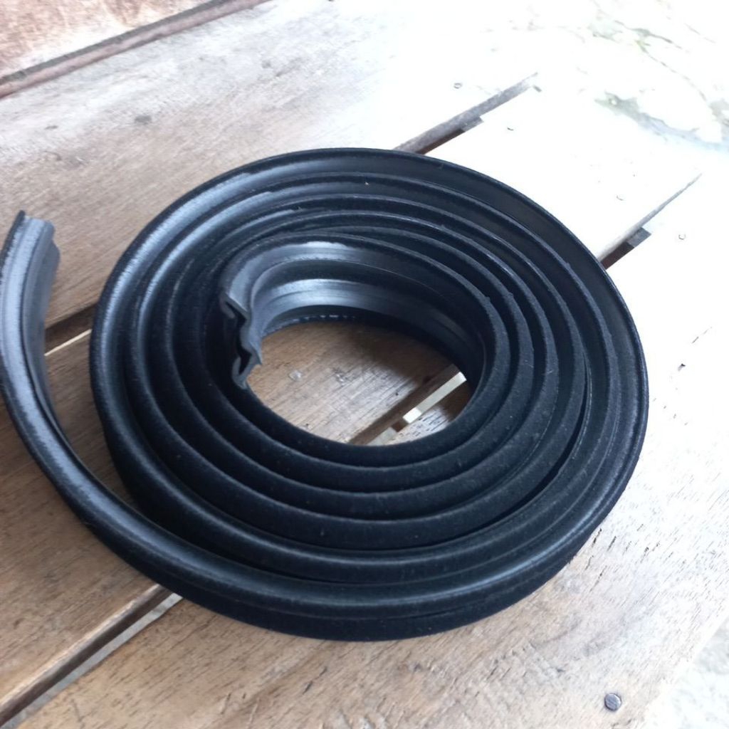 KARET LIS KACA NAIK TURUN MOBIL HYUNDAI ACCENT DEPAN TH 95-2001 KARET CHANEL POWER WINDOW