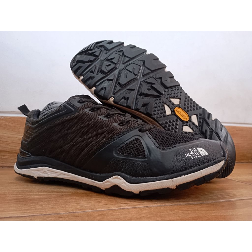 sepatu outdoor TNF ultra fastpack ll