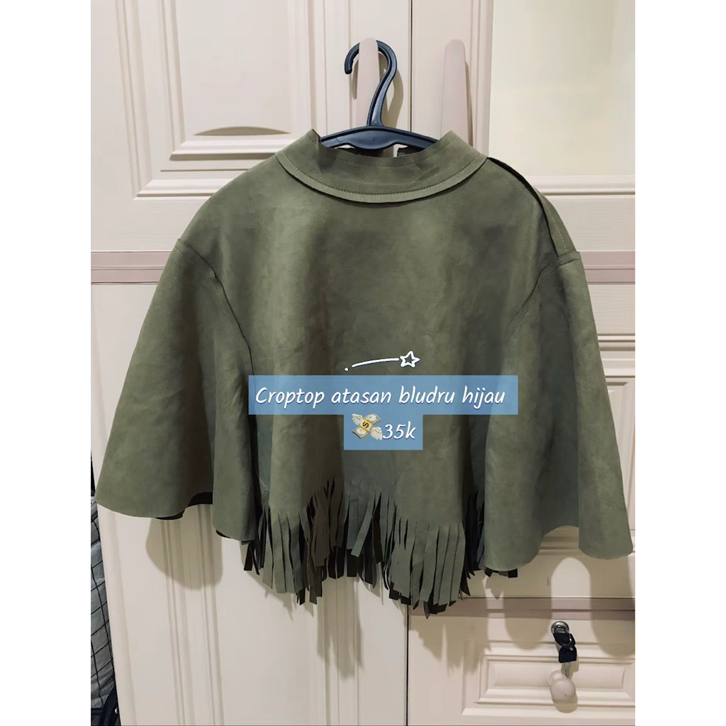 Preloved - Atasan Crop Wanita Hijau Bludru