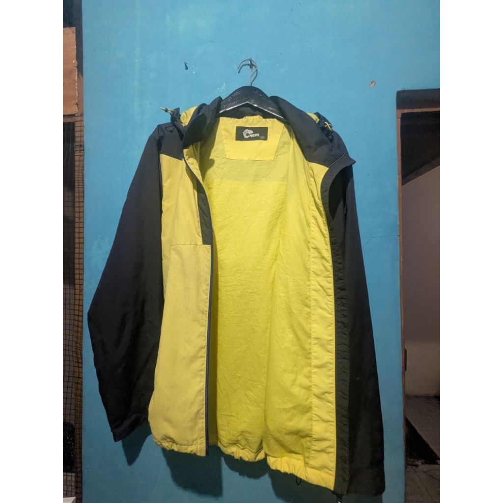 Jaket gunung nepa